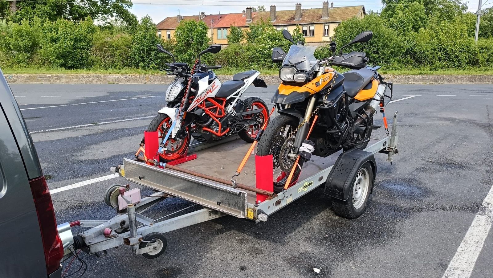 Humbaur KFT 1300 geremde motortrailer van 300 x 165 cm voor 1 tot 3 motoren